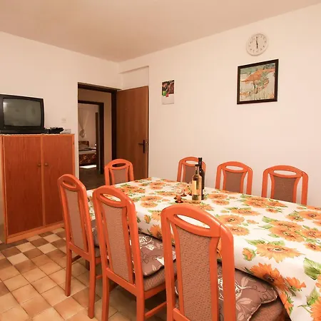Apartment Flora Pjescana Uvala