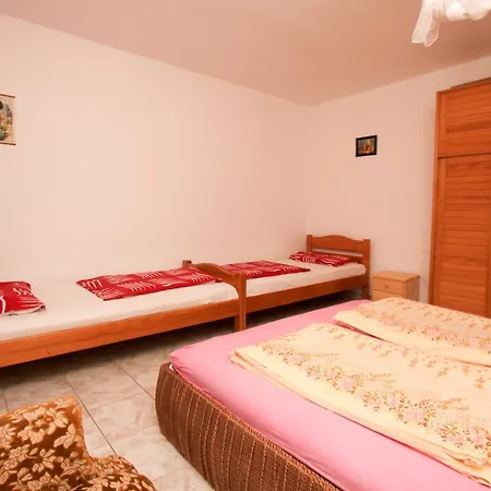 Flora Apartamento Pjescana Uvala