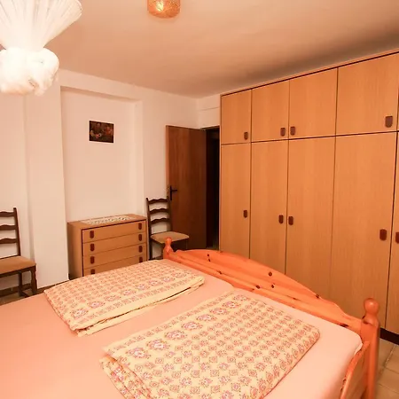 Flora Apartment